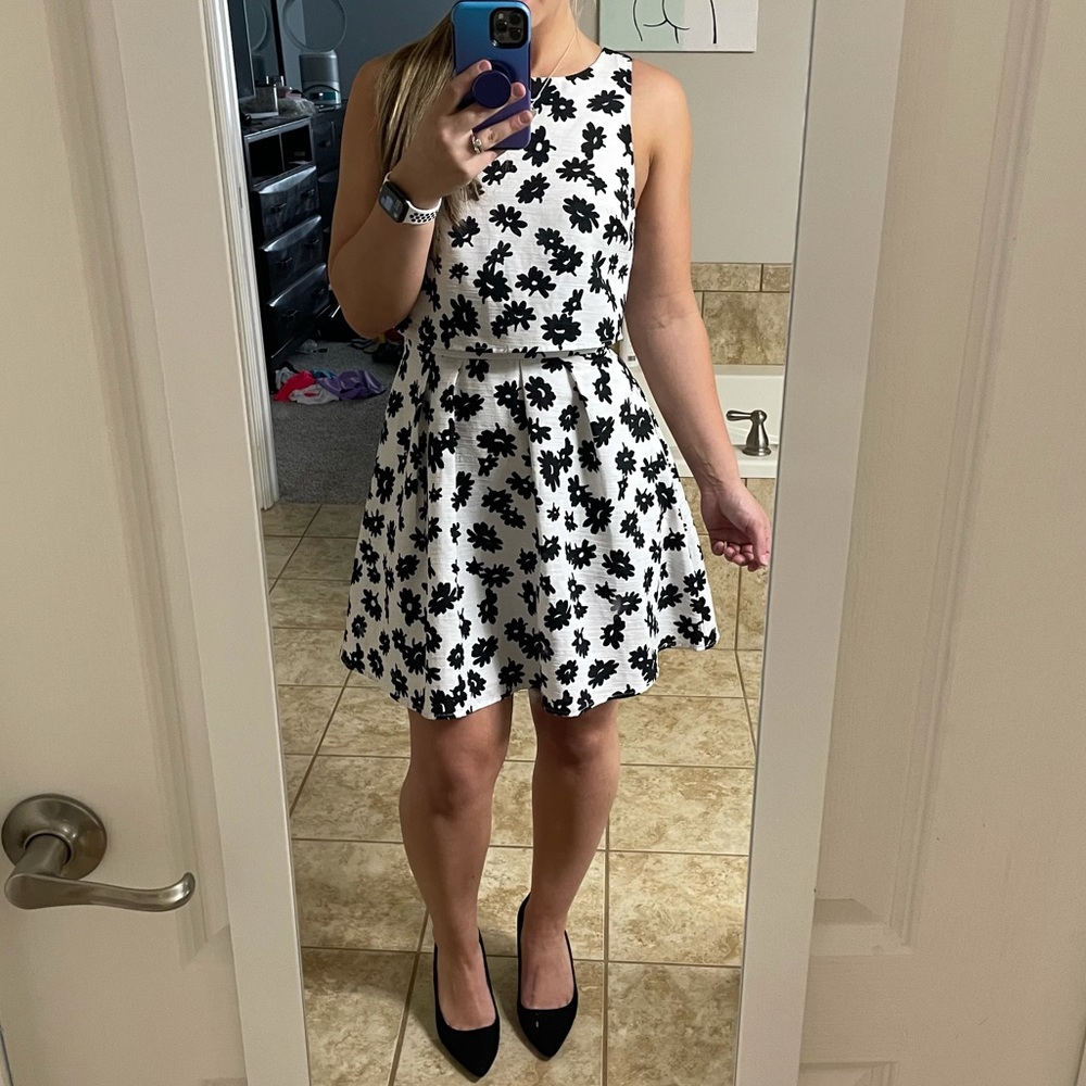 Everly Dress - Picture 2 of 11